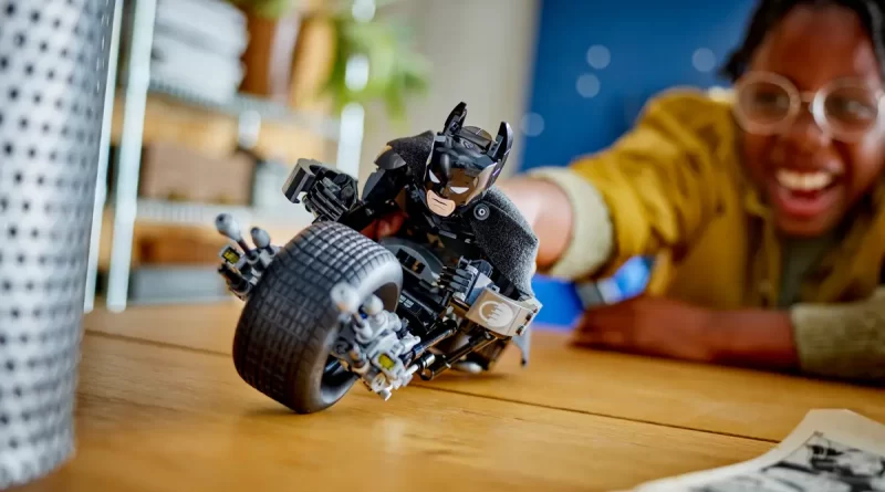lego dc batman la figurine de batman a construire et la moto bat pod 76273