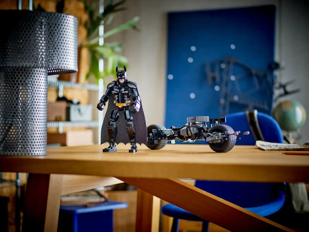 lego dc batman la figurine de batman a construire et la moto bat pod 76273 test
