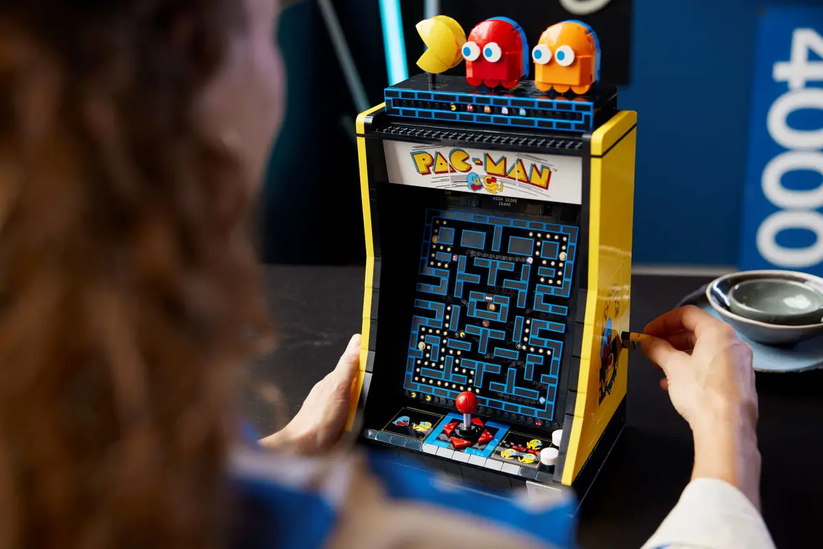 LEGO PAC-MAN 10323 - borne vue de côté et fantômes