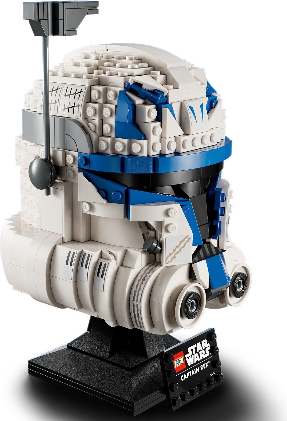 LEGO Star Wars Le Casque du Capitaine Rex 75349 - vue trois quarts sur socle